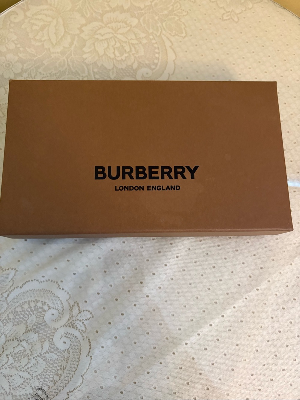 Burberry Gift Box With Ribbon - Picture 2 of 3